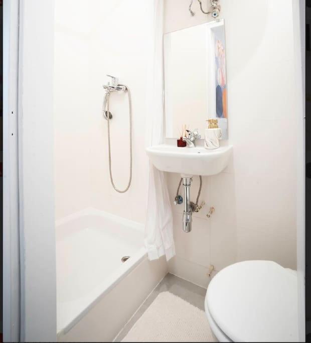 Cozy Flat - 10Min To City Center ! Wina Bagian luar foto